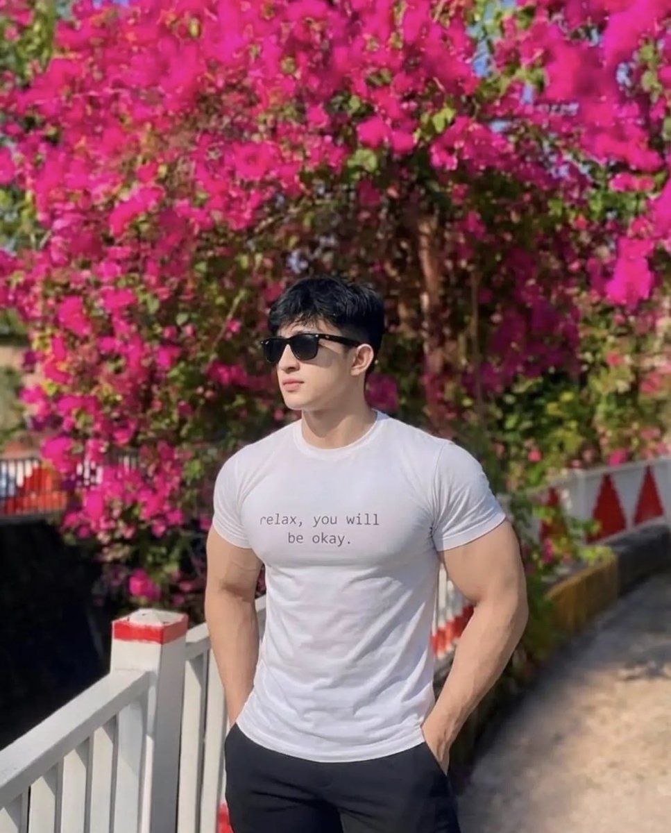 LokiaeroB's tweet photo. Tetap konsisten membuat yg iri semakin PANAS 🤫 https://t.co/nhXgGV52jY