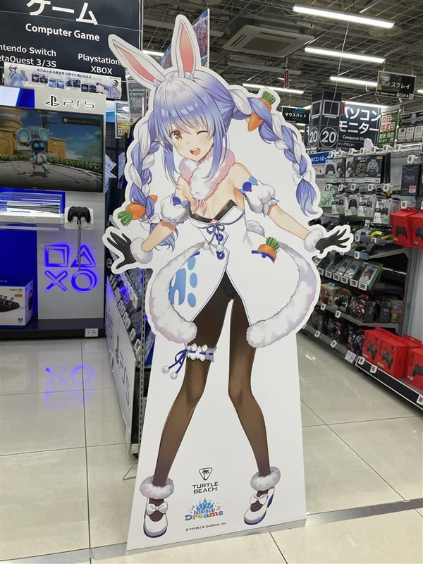 bic_hamamatsu's tweet photo. 「Turtle Beach x hololive Dreams」キャンペーン実施中！

ビックカメラ浜松店に #兎田ぺこら（@usadapekora） さんの等身大パネルが登場✨

対象のTurtle Beach商品をご購入頂くと、ホロドリオリジナルうちわが貰えます！
うちわは無くなり次第終了となりますので是非この機会お見逃しなく！ https://t.co/1VlmURJHs3