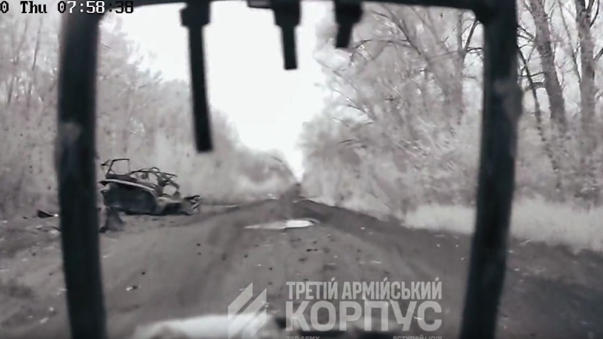 ntvde's tweet photo. Wie im Science-Fiction-Film : Ukraine setzt Kamikaze-Roboter hinter russischen Linien ab https://t.co/DNNT85N14m https://t.co/EnyIjs4V1G