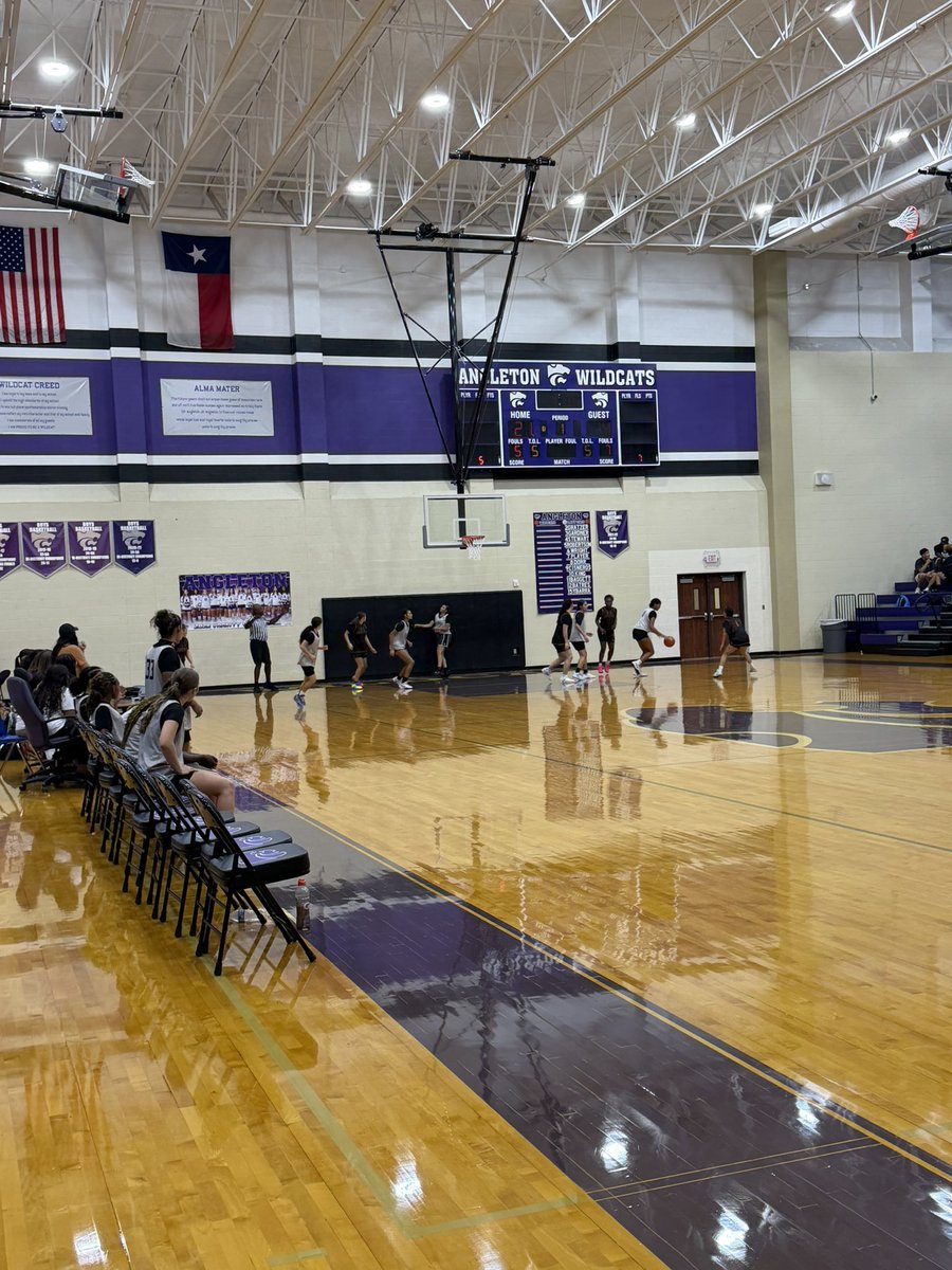 ladybuchoops's tweet photo. GREAT WIN TONIGHT!!!

Growth- seeing improvement from where we first started. I’m proud of you girls and it’s only the beginning. Let’s continue GRINDING and getting better each day!

#F5🏴‍☠️🏀
#WhereYaFrom https://t.co/bREnuwR2Wq