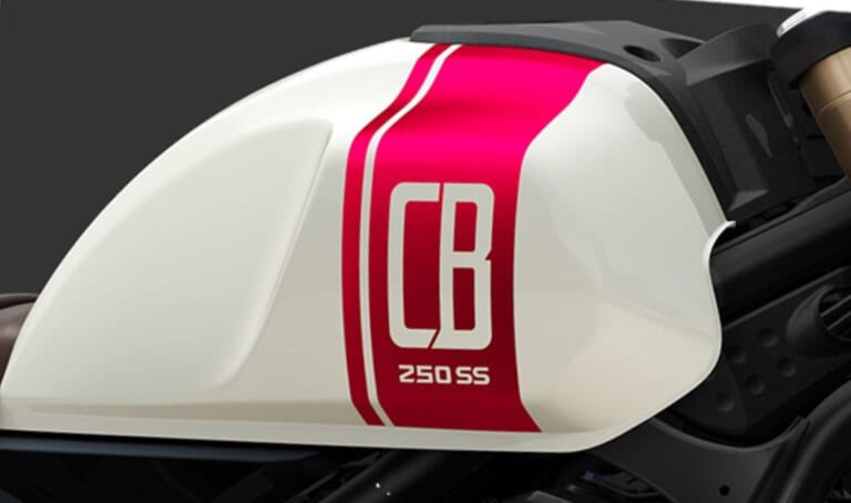PutiMotor's tweet photo. 中国で世界初公開された、新型ネオクラシックモデル「CB250SSコンセプト」。

水冷250cc単気筒エンジンと独自クレードルフレーム＆倒立フォークを採用。

赤ストライプの白タンクとブラウンシートが織りなすスクランブラーフォルム。

2027年春に中国市場予定、日本導入は未定。

https://t.co/040a7loI96