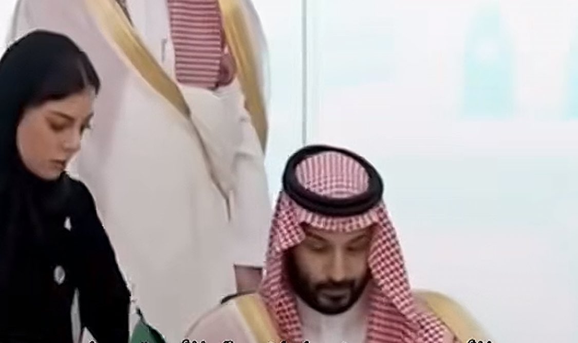1Melory's tweet photo. ماعمري شفت منقبه معهم أصلا وش يبون فيهم مالهم هويه 
#٢٠٣٠_بلا_نقاب https://t.co/ux3bWdXnM9