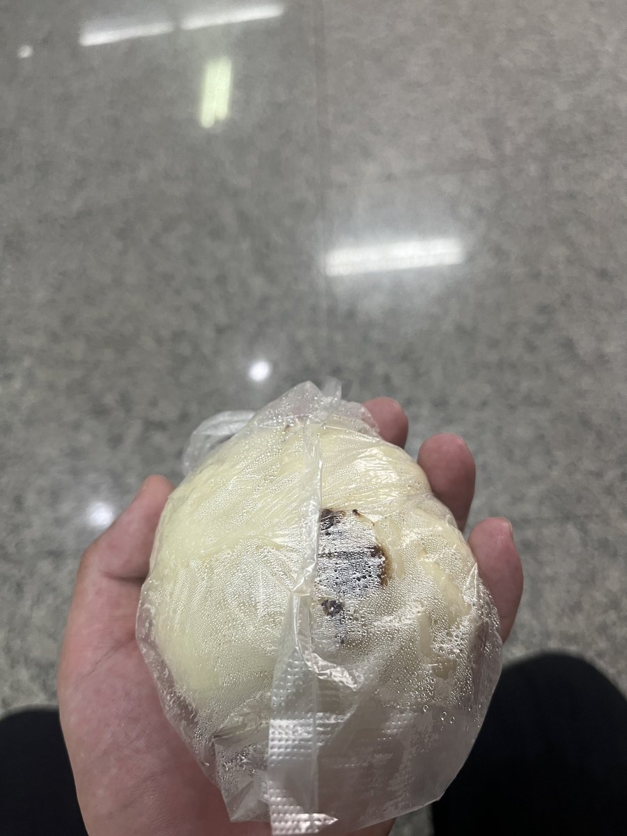 mxmx8582314's tweet photo. 每天就这样拎着我的豆沙包去上班 https://t.co/YXNAf9RCf7