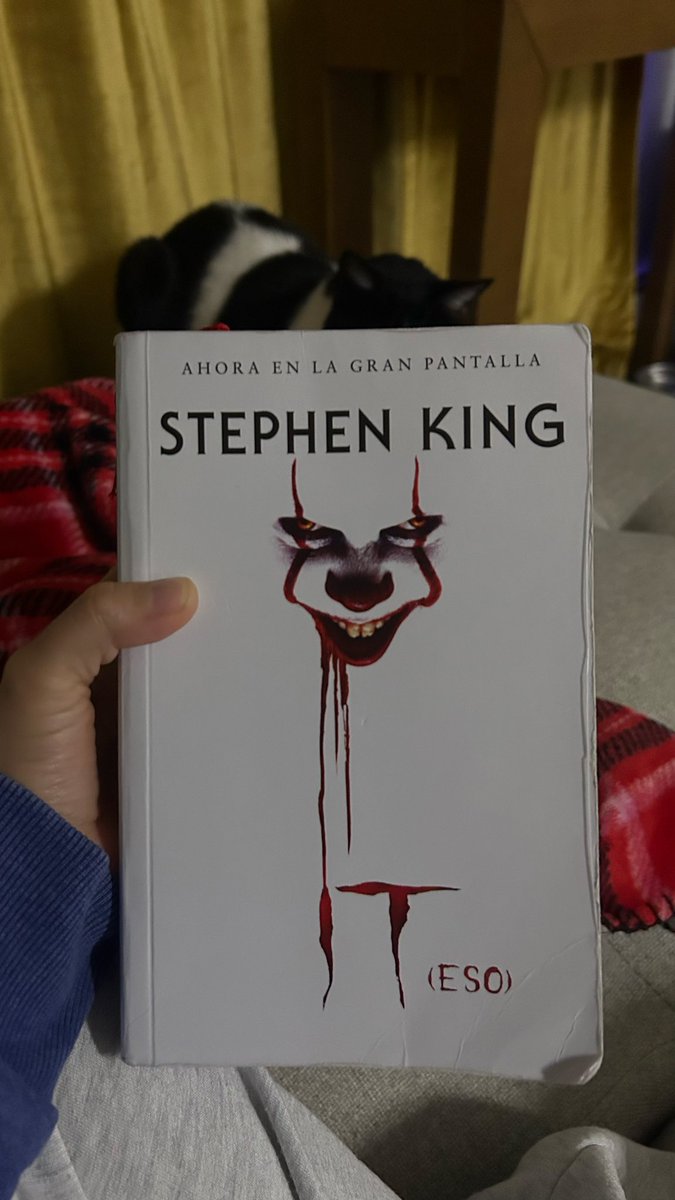 lilypond_'s tweet photo. 9/10 Stephen King 

El libro más largo que he leído hasta ahora. Tarde un año en leerlo (por las mil cosas que sucedieron en mi vida este año 😵‍💫 y porque dejaba de leerlo cuando me causaba pesadillas) xd

Mi parte favorita: El incendio del Black Spot + https://t.co/RNy6cWEf93