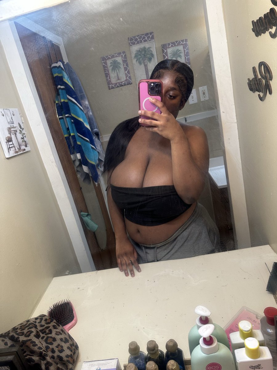 MissW00dz's tweet photo. big ass titties💘 https://t.co/IcQOayJAWW