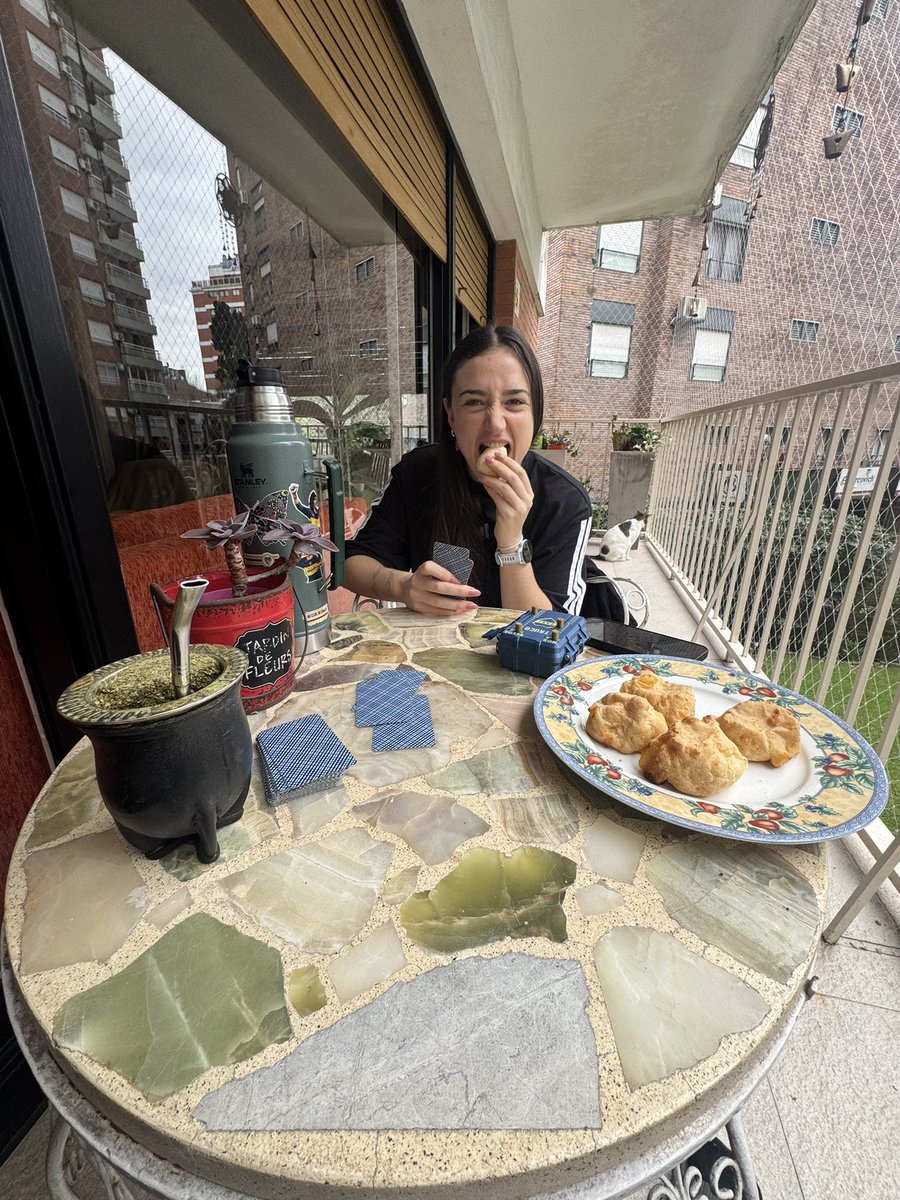 _yagocabj's tweet photo. Ir a la panadería a comprar chipa, volver y tomar mates jugando al truco >>> https://t.co/yes5nq99wd