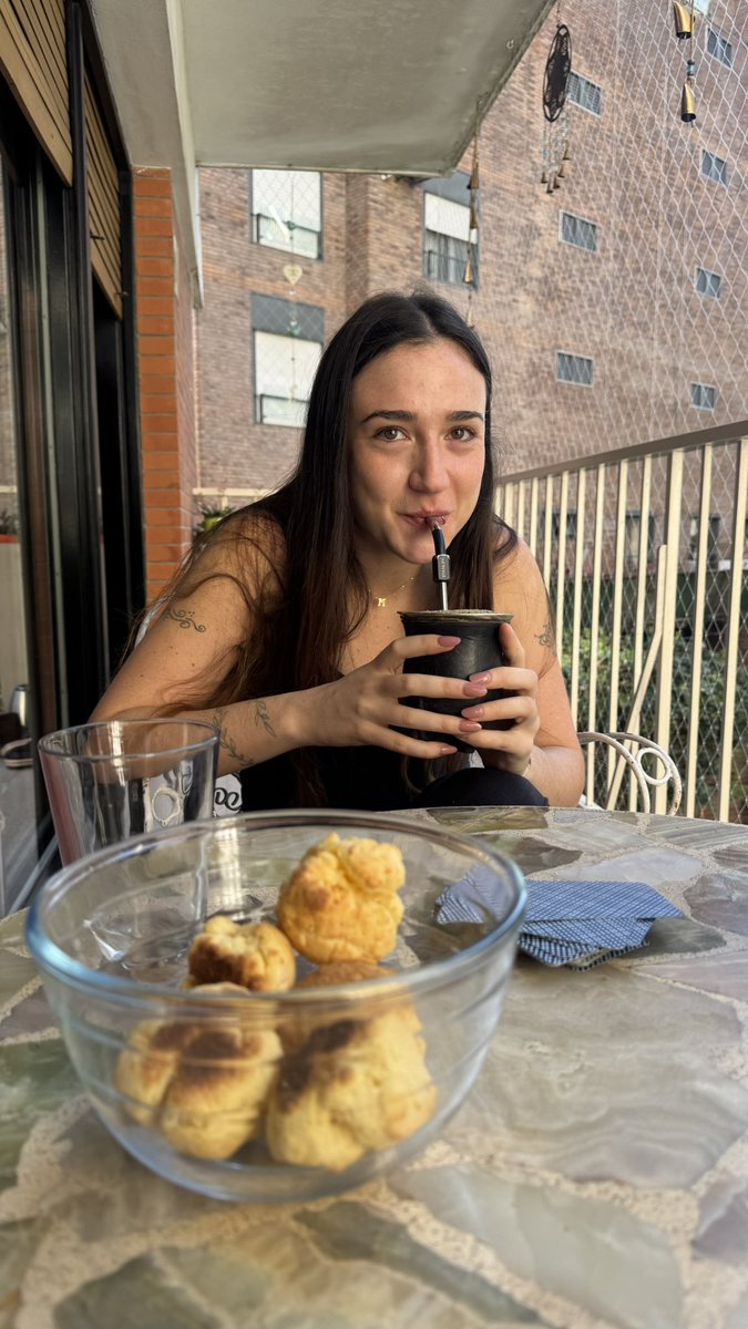 _yagocabj's tweet photo. Ir a la panadería a comprar chipa, volver y tomar mates jugando al truco >>> https://t.co/yes5nq99wd