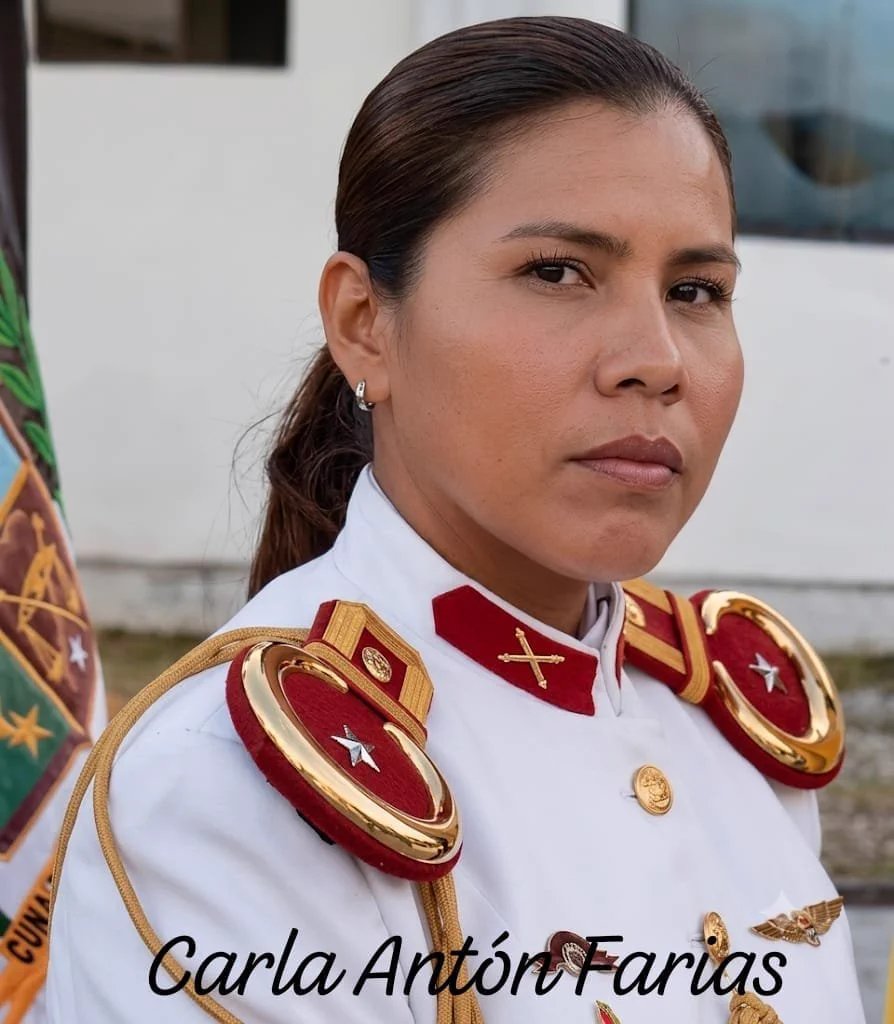 tiafatimasaleh's tweet photo. CARLA ANTÓN FARIAS
Tte. (Ej)

Una de las 14 mujeres #PresasPolíticas en Venezuela según el Foro Penal.

Lleva desde el 17/06/2019 privada de su libertad. Detenida sin pruebas e involucrada en el “Caso Gobernadora de Monagas”. 

Condenada por la justicia militar a 7 años y 6 meses de prisión.

Ya debería estar en LIBERTAD.

Tras días encerrada en un sótano y sufrir tratos crueles por la DGCIM, la Teniente Carla cumple más de 7 años tras las rejas en Ramo Verde.

Su caso es el reflejo de la persecución sistemática contra las mujeres militares en el país.

#LibertadParaCarla
#PresasPolíticas
#Venezuela
@CorteIDH
@SenRickScott
@usembassyve 
@SecRubio
@MaElviraSalazar