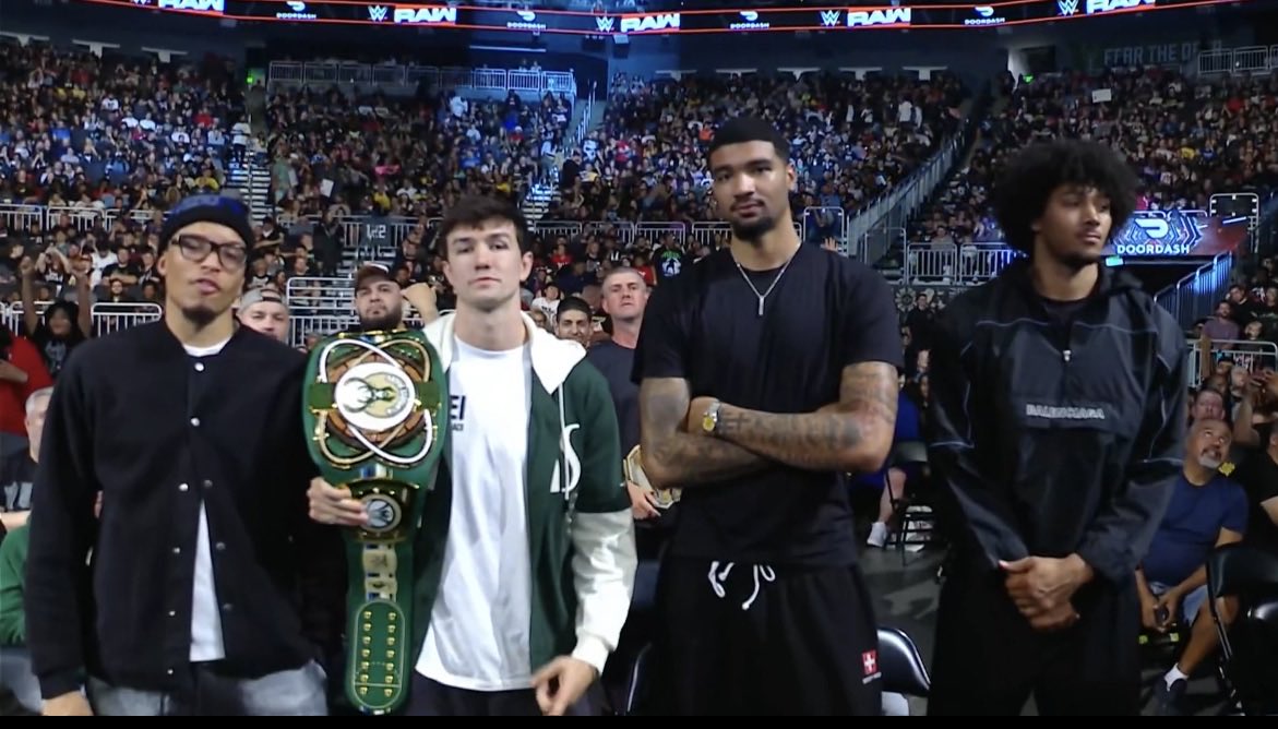 FadeAwayMedia's tweet photo. THE MILWAUKEE BUCKS ARE RINGSIDE FOR RAW. 

#WWERAW https://t.co/fXj1nDsEGD