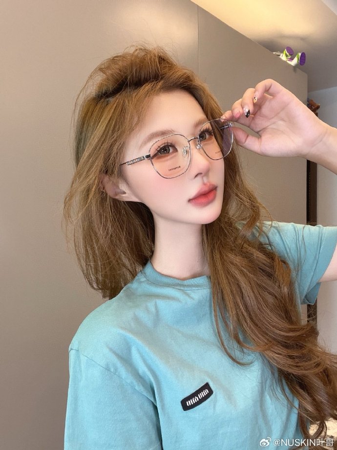 c_seastm_78_8f5's tweet photo. My new glasses have a slightly oval frame that makes my eyes look brighter—love this fun, stylish look! https://t.co/tf1nUY457U