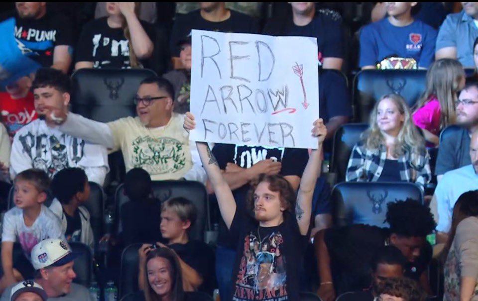 reigns_era's tweet photo. Amazing sign https://t.co/c128Uulfn6