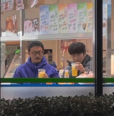 PhilBilleauhj's tweet photo. Got late night snacks with my favorite person, and the convenience store’s cold boba hit different tonight. https://t.co/oZIS7KLApV