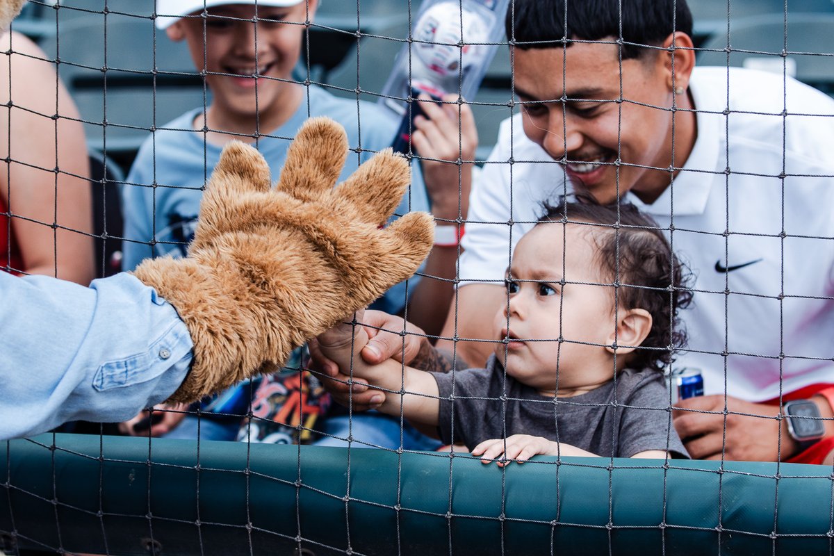 RRExpress's tweet photo. a week since we had nights like these, and we're already missing it 😪
#RockEm | #RRExpress https://t.co/2IUPS50zsj