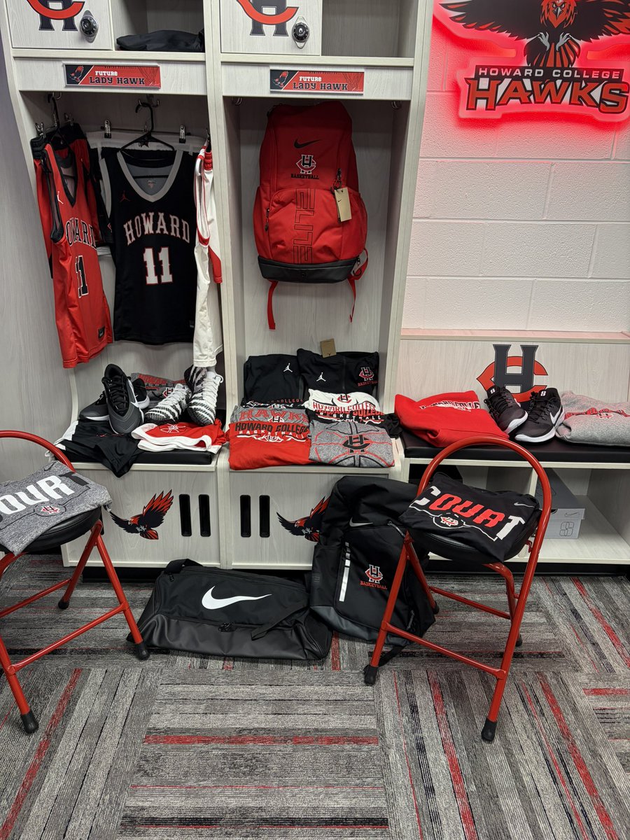 2027Brewster's tweet photo. Official Visit @hchawkwbb 
Thanks To @A_D3 For A Wonderful Time!! 

@NLRladybball @IconDoug @bekahmc00 
#uncommited https://t.co/Hw1rIOfD3A