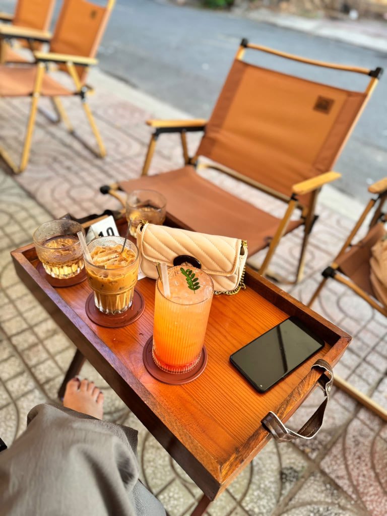 tamdi9999's tweet photo. Chào cả nhà buổi sáng thứ 3 ☀️☀️☀️

Sáng nay đc ngồi cafe chill chill nhìn khí trời, đường xá thật thoáng mát 😍😍😍

Chúc cả nhà ngày mới tốt lành và vui vẻ 🍃🍃🍃🍃 https://t.co/qL5XfSGPie
