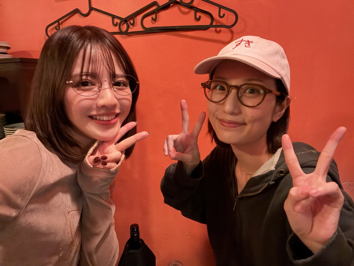 suzuka_fz1124's tweet photo. #たべるししゃべるし
最終回ありがとうございました！！
コルク奮闘劇という最後にふさわしい(?)回になりました。
奮闘する2人を見て、そういえば2人とも、幼い頃からいろんなことを乗り越えてきたなあ〜と感慨深い気持ちになったり。
人生の宝物となる時間を、一緒に共有してくださりありがとうございました🍳☺️

あかりちゃんと撮影後にご飯行った時の写真〜(英語頑張って免許取ってヨーロッパや北欧行こうね！)
@tabe_shabe @akari_hasegawa