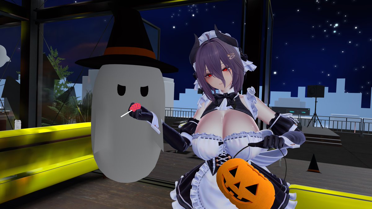 CafeHive_VRC's tweet photo. お知らせ📣

10月はハロウィンがある月なので、通常店舗ではハロウィン仕様のカフェになっておりますっ🎃
期間限定として、ハロウィンのお菓子を追加しました！
店員さんにトリックオアトリートをしてお菓子を貰ってくださいね✨ https://t.co/bCvpIWfbZt