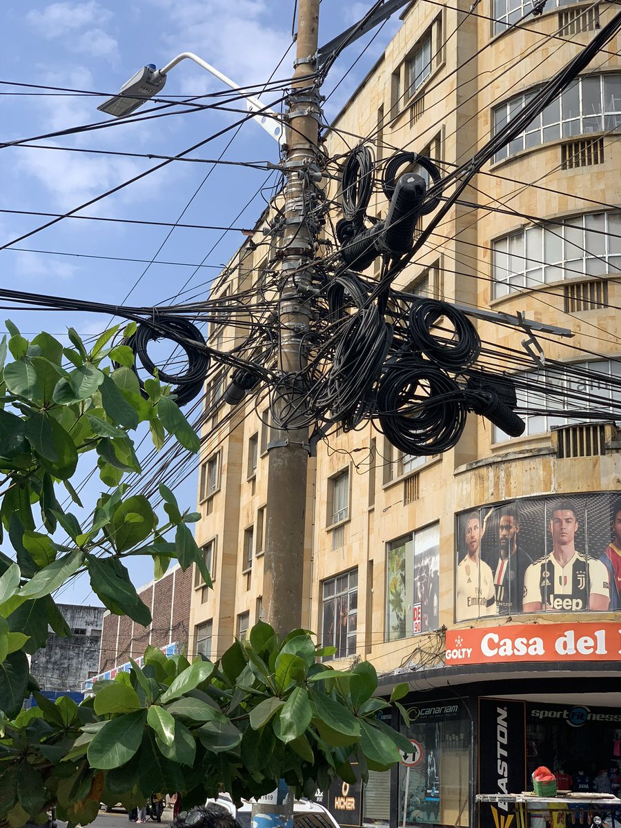 orma19orlando's tweet photo. @JD_Quinteror @CarlosFGalan @AlejandroChar @alcaldiabquilla @Concejodebaq cojan ejemplo;cumplan con el fallo Acción Popular juzgado 3 Adm del 30/06/2023 q conmina acabar con las Telarañas de Cables https://t.co/sIlXl8fWgi