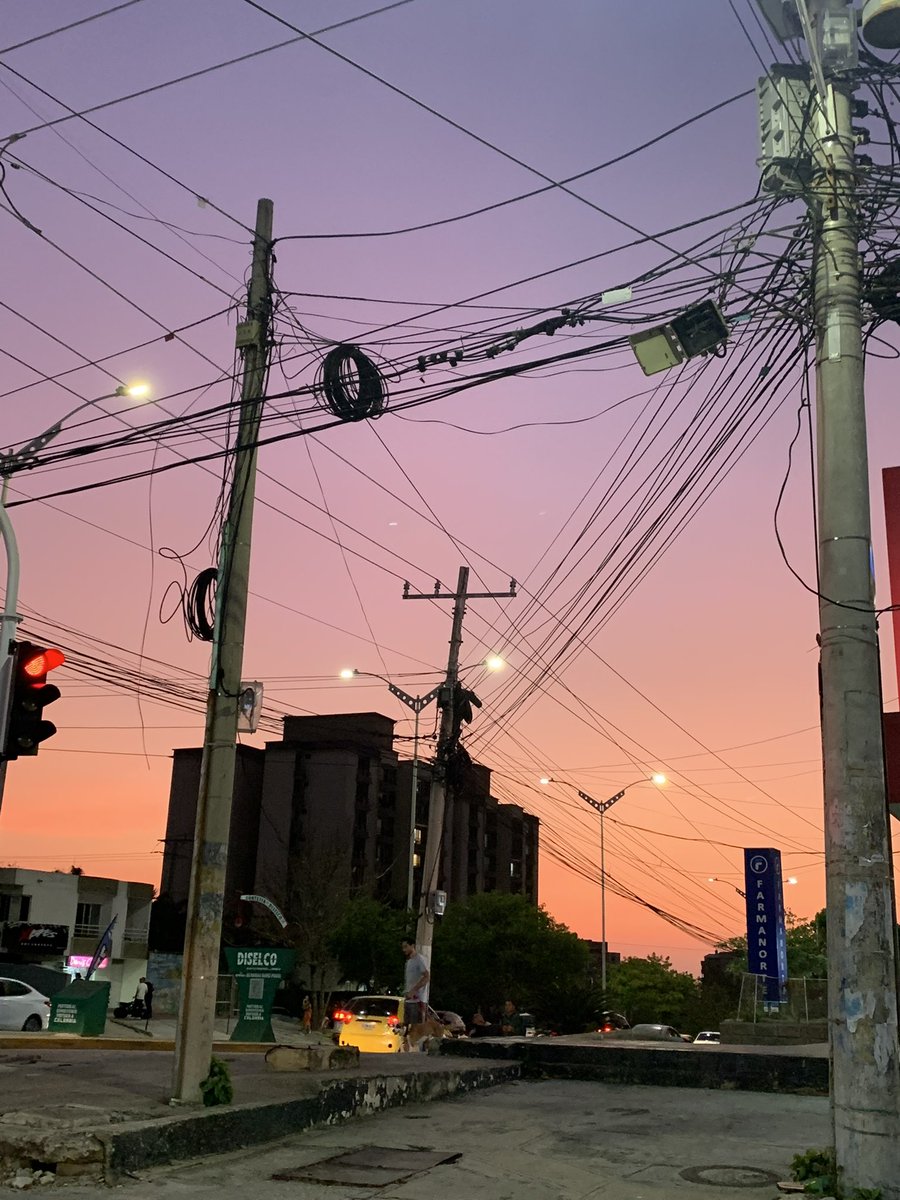orma19orlando's tweet photo. @JD_Quinteror @CarlosFGalan @AlejandroChar @alcaldiabquilla @Concejodebaq cojan ejemplo;cumplan con el fallo Acción Popular juzgado 3 Adm del 30/06/2023 q conmina acabar con las Telarañas de Cables https://t.co/sIlXl8fWgi