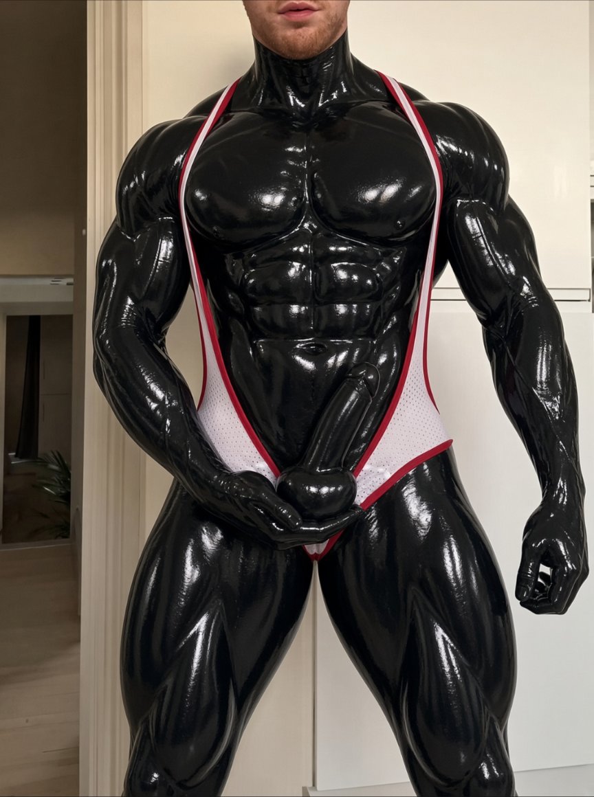 AlphaJamieTyler's tweet photo. @_Muscleginger needs more rubber bro 💦 https://t.co/49Nc5717vZ