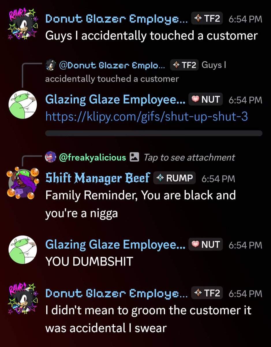 SemiDoesStuffz's tweet photo. Also not only that but they’ve also talked about touching members in @/spic3byt3 server. And some of them r minors in there🫤??? And at the bottom they talked about grooming them too ???🧵 https://t.co/6CQ8leoOT2