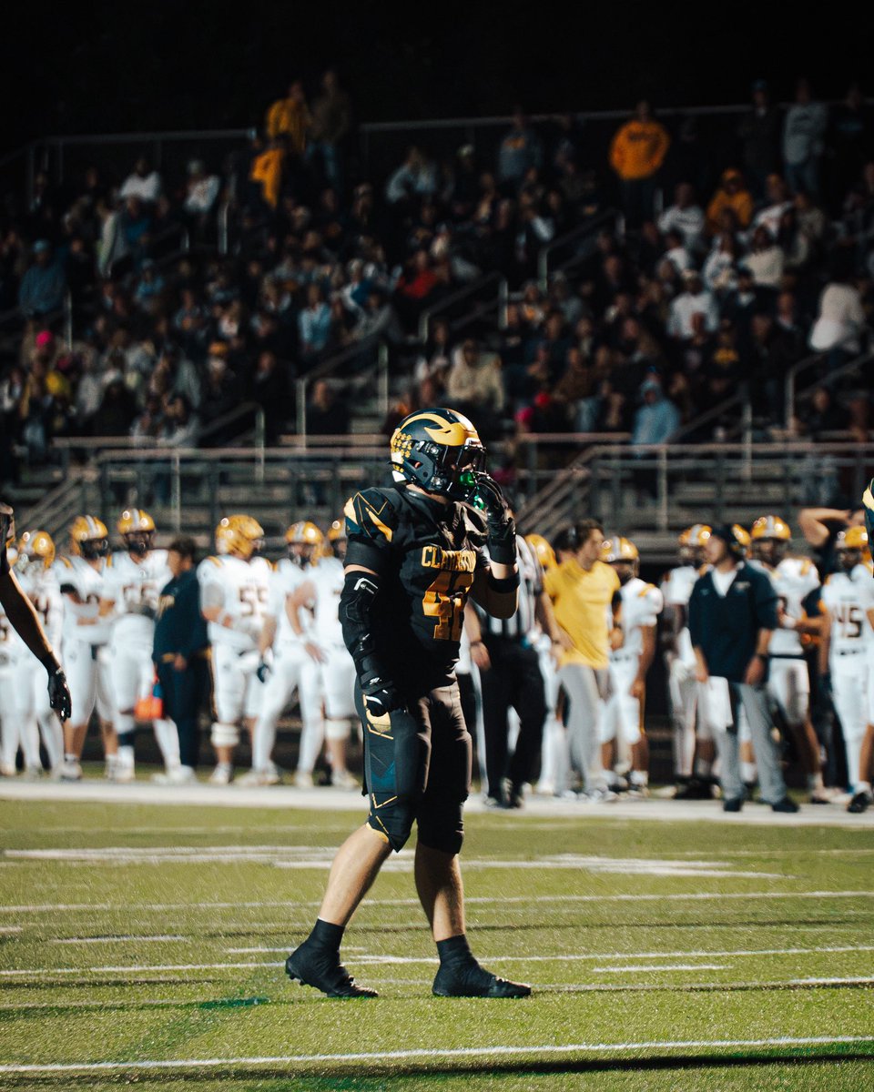 Hunterck27's tweet photo. MIDSEASON HIGHLIGHTS💥
Week 1-5 
Hudl: https://t.co/9xOxOMwni6
- Top defense in the state 
- 5-0
- 45 Tackles 
- 4 TFLS
- 1 Sack
- 1 INT
@CoachPintar @ClarkstonWolves @CTownAthletic @PrepRedzone @TheD_Zone @AllenTrieu @ReggieWynns @RisingStars6 @247Sports @statechampsmich @MichFBFrenzy @MIexposure @ScoutTyGraham @KampsKornerOHGB @MIFootballScout