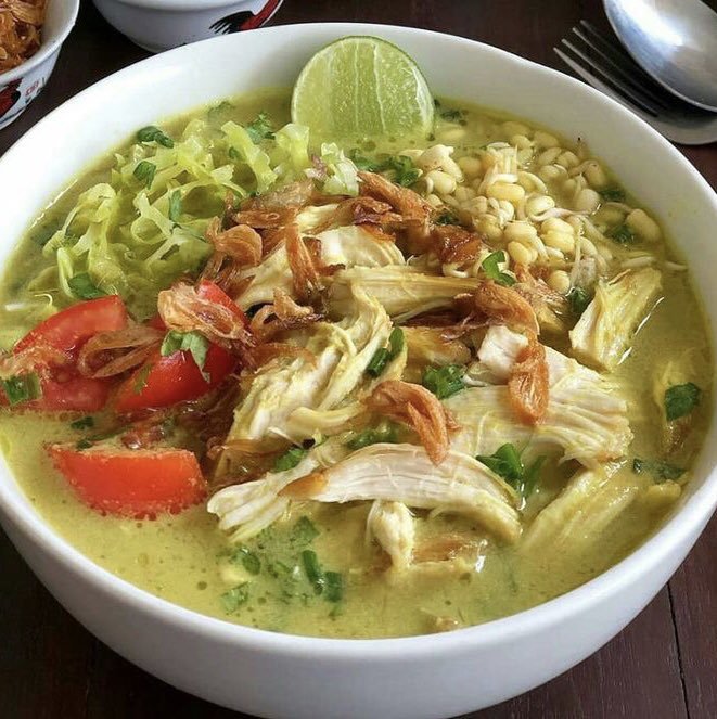 piscesgirle's tweet photo. menurut kalian, kuah paling seger jatuh ke rawon atau soto? https://t.co/YiCxdk6r6M