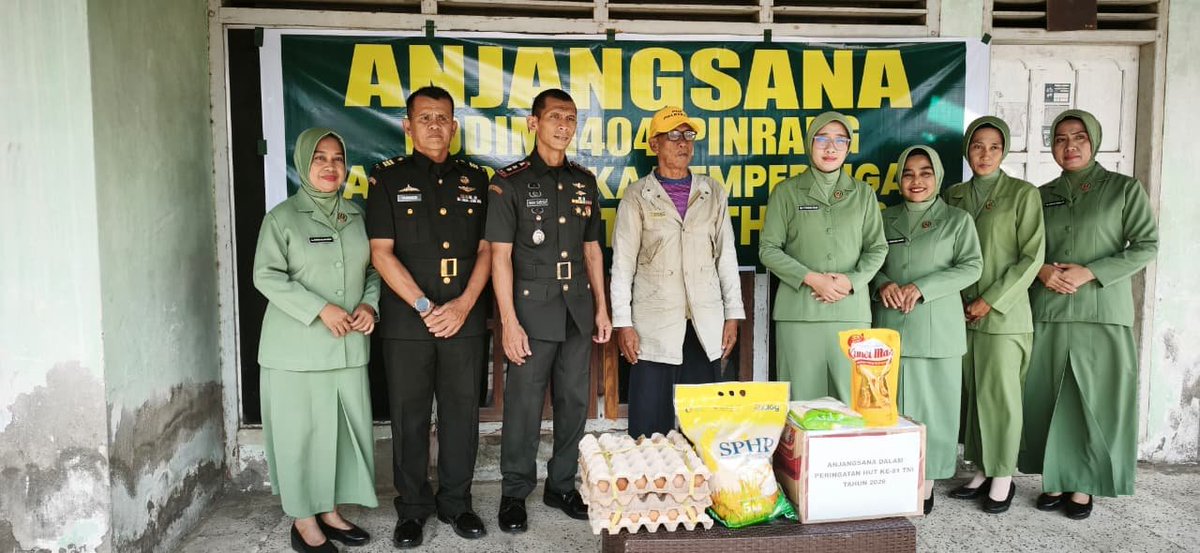 KODIM__1404_PRG's tweet photo. Dalam rangka menyemarakkan peringatan Hari Ulang Tahun (HUT) ke-81 Tentara Nasional Indonesia (TNI), Kodim 1404/Pinrang menggelar kegiatan anjangsana sekaligus menyerahkan bantuan sembako kepada warga kurang mampu di wilayah Kabupaten Pinrang, Selasa (29/9/2026). https://t.co/CGBzW3twQN