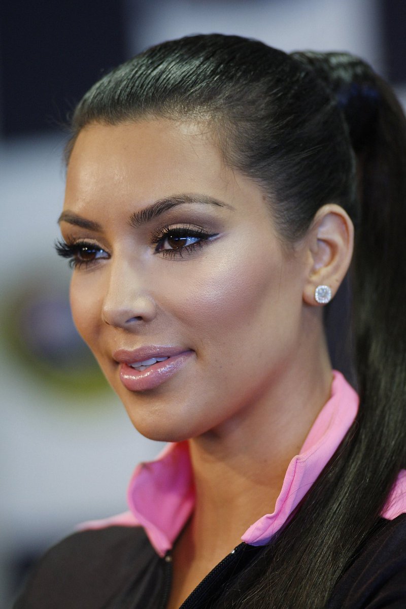 y2kgyarubarbie's tweet photo. Kim Kardashian (2010) 🐈‍⬛🎀 https://t.co/gOKF45Ac5V