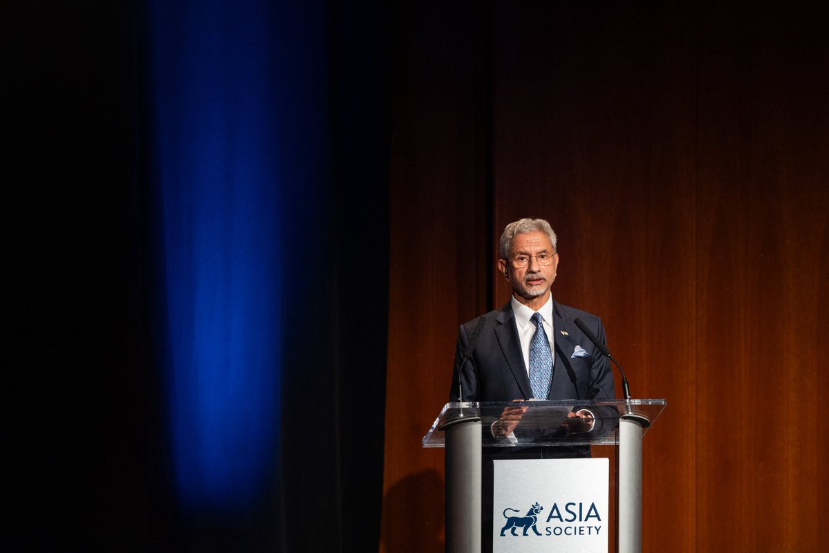 DrSJaishankar's tweet photo. Glad to speak at @AsiaSociety at the end of the #UNHighLevelWeek. Thank @dannyrrussel for the conversation. Highlighted the following points:

✅ The difficult state of the world, with multiple conflicts and the 4F (food, fuel, fertiliser & finance) crisis.

✅ The paradox of obsessive competition and deep interdependence.

✅ The indivisibility of the landscape requires cohesive outlook.

✅ The multiple causes of current turbulence.

✅ The inevitability of multipolarity.
