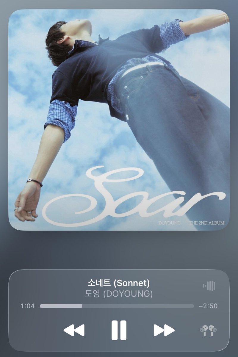 _mingll's tweet photo. 좀 뜬금없는데 도영이 앨범 커버를 진짜 잘 뽑는 것 같음
배경화면에 크게 가득 띄워놓고 길거리 다녀도 전혀 부끄럽지 않음 예쁘잖아｡ https://t.co/83EwZQBj6L