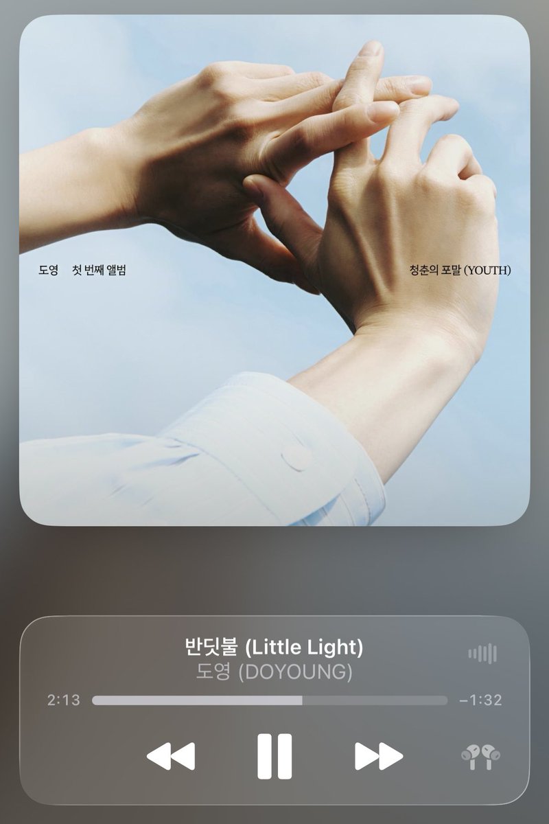 _mingll's tweet photo. 좀 뜬금없는데 도영이 앨범 커버를 진짜 잘 뽑는 것 같음
배경화면에 크게 가득 띄워놓고 길거리 다녀도 전혀 부끄럽지 않음 예쁘잖아｡ https://t.co/83EwZQBj6L