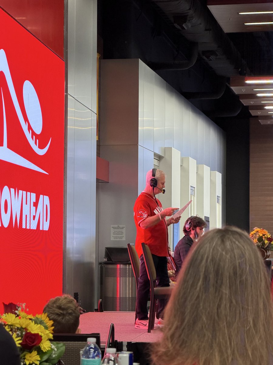 AlexGold's tweet photo. Great time tonight! My nephews were so excited. Thanks @mitchholthus @PatrickMahomes @TheFan965 @Chiefs https://t.co/Io2STm75yj