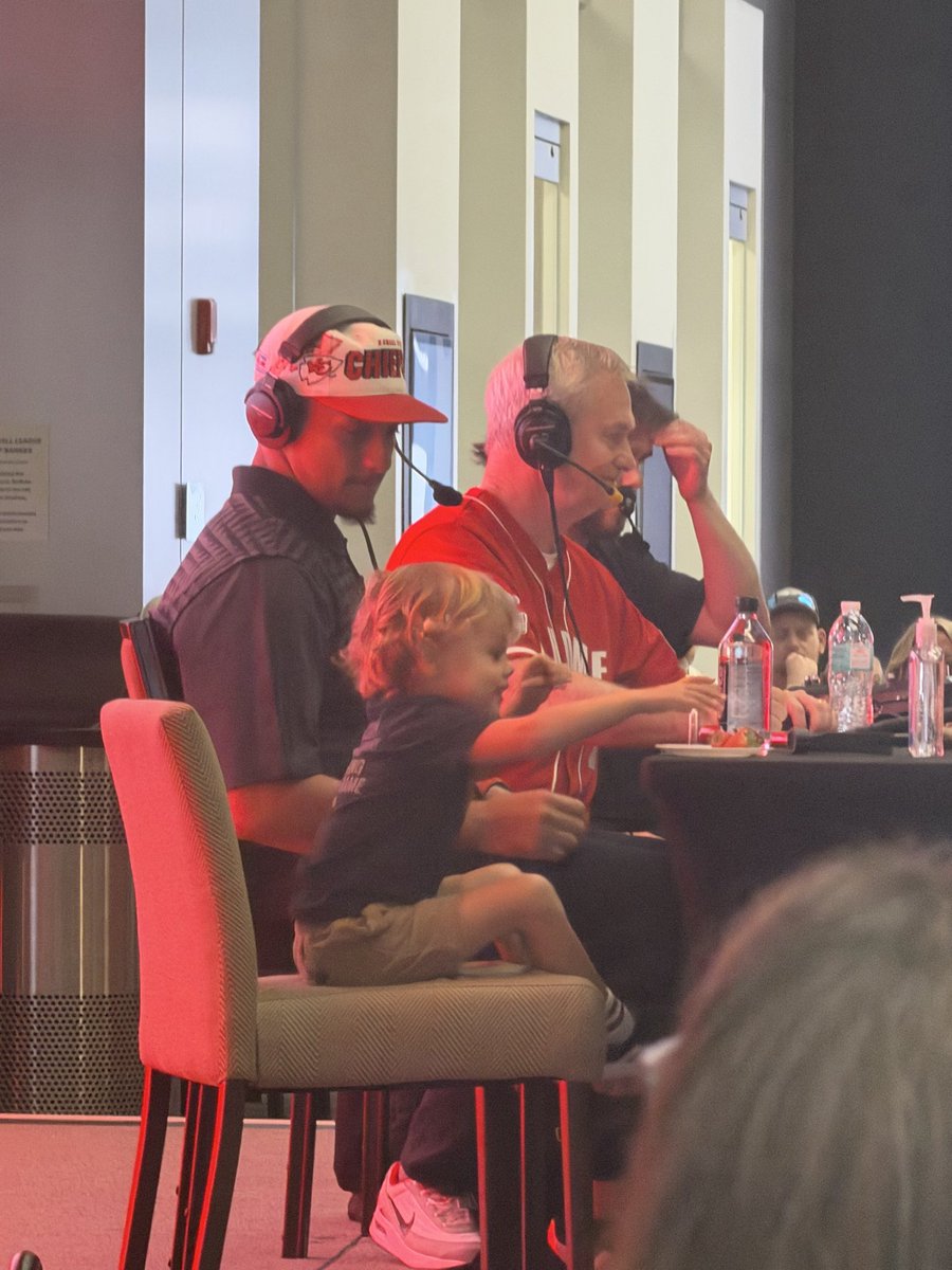 AlexGold's tweet photo. Great time tonight! My nephews were so excited. Thanks @mitchholthus @PatrickMahomes @TheFan965 @Chiefs https://t.co/Io2STm75yj