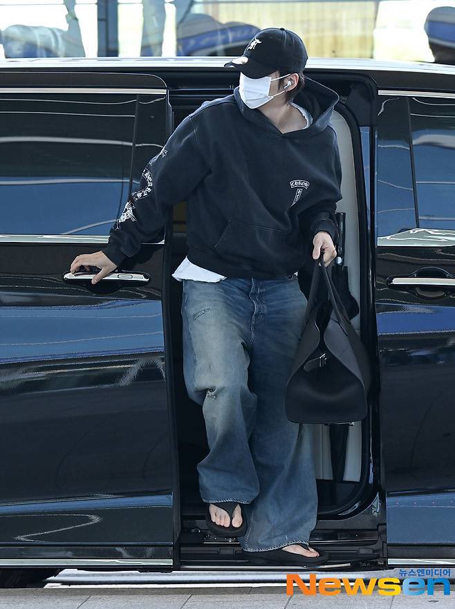 JUNG9795_'s tweet photo. yoongi flight ke Atlanta ✈️
kira2 yoongi ada jadwal apa ya 😻
kayanya nanti dari atlanta lgsg ke bogotá buat konser ya atau balik lagi? padet bgt.. sehat2 yoongi 🥹
love you abang! have a safe flight and get there safely!

HAVE A SAFE FLIGHT YOONGI
HAVE A SAFE FLIGHT SUGA 🖤✈️ https://t.co/oxPzT4bXOr