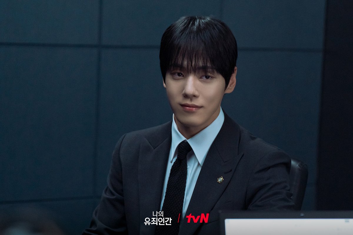 CJnDrama's tweet photo. 윤이준의 찐친이자 든든한 법률 조력자,
다정하면서도 차가운 변호사 김시현⚖️
알다가도 모를 매력의 소유자.. 궁금하다🤨

밀착 스릴 로맨스 <나의 유죄인간>
10/19 [월] 저녁 8:50 첫 방송 | tvN

#tvN #나의유죄인간 #LOVEINDISGUISE
#임시완 #설인아 #김정현 #연우
#즐거움엔20tvN #스트리밍은TVING