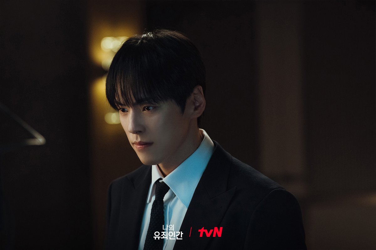 CJnDrama's tweet photo. 윤이준의 찐친이자 든든한 법률 조력자,
다정하면서도 차가운 변호사 김시현⚖️
알다가도 모를 매력의 소유자.. 궁금하다🤨

밀착 스릴 로맨스 <나의 유죄인간>
10/19 [월] 저녁 8:50 첫 방송 | tvN

#tvN #나의유죄인간 #LOVEINDISGUISE
#임시완 #설인아 #김정현 #연우
#즐거움엔20tvN #스트리밍은TVING