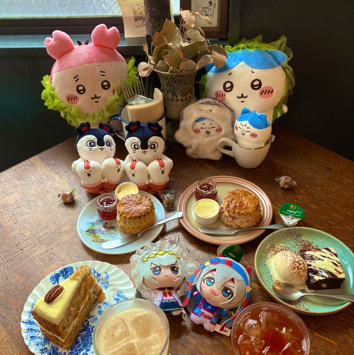 emrrr777's tweet photo. happy Friday log♡

さっちオススメのおっしゃなカフェへ☕︎

迷いの迷宮で沢山歩かせちゃったけれど、無事に着いて良かった♡
店員さんがとっても素敵でお食事以外も、素晴らしい思い出になりました♡

そしてdinnerは思うがままに買った品で夜ピクご飯♡
沢山話して磯辺揚げして最高の時間でした♡ https://t.co/nniUSyqoGU