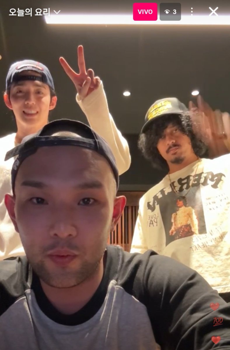 _wjunpimeow_'s tweet photo. BUMZU JUNTO A SCOUPS Y AL ALGUNOS PRODUCTORES EN LIVE DE INSTAGRAM AHORA MISMO!!!! 
 
SE NOS VIENE EL ÁLBUM EN SOLITARIO DE SCOUPS!!!🗣️🗣️🗣️ https://t.co/JEY04g85Hg