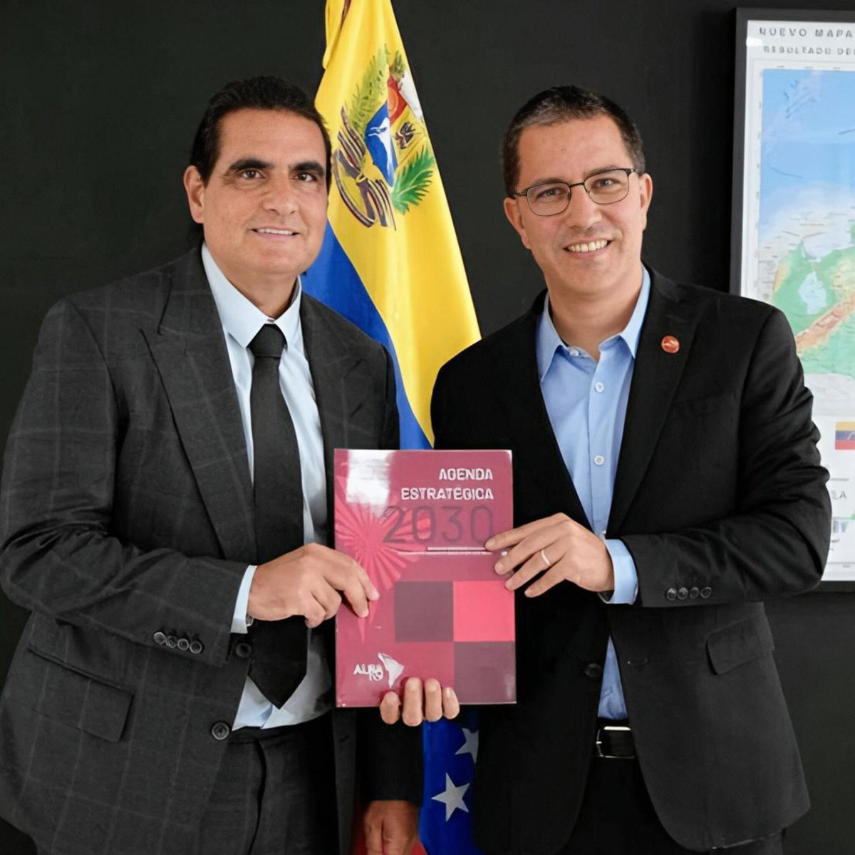 gabrielm_vzl's tweet photo. No es el "bloqueo"... fue el saqueo del cual tu tambien formaste parte hijo de tu puta madre. https://t.co/OkAawEV0td