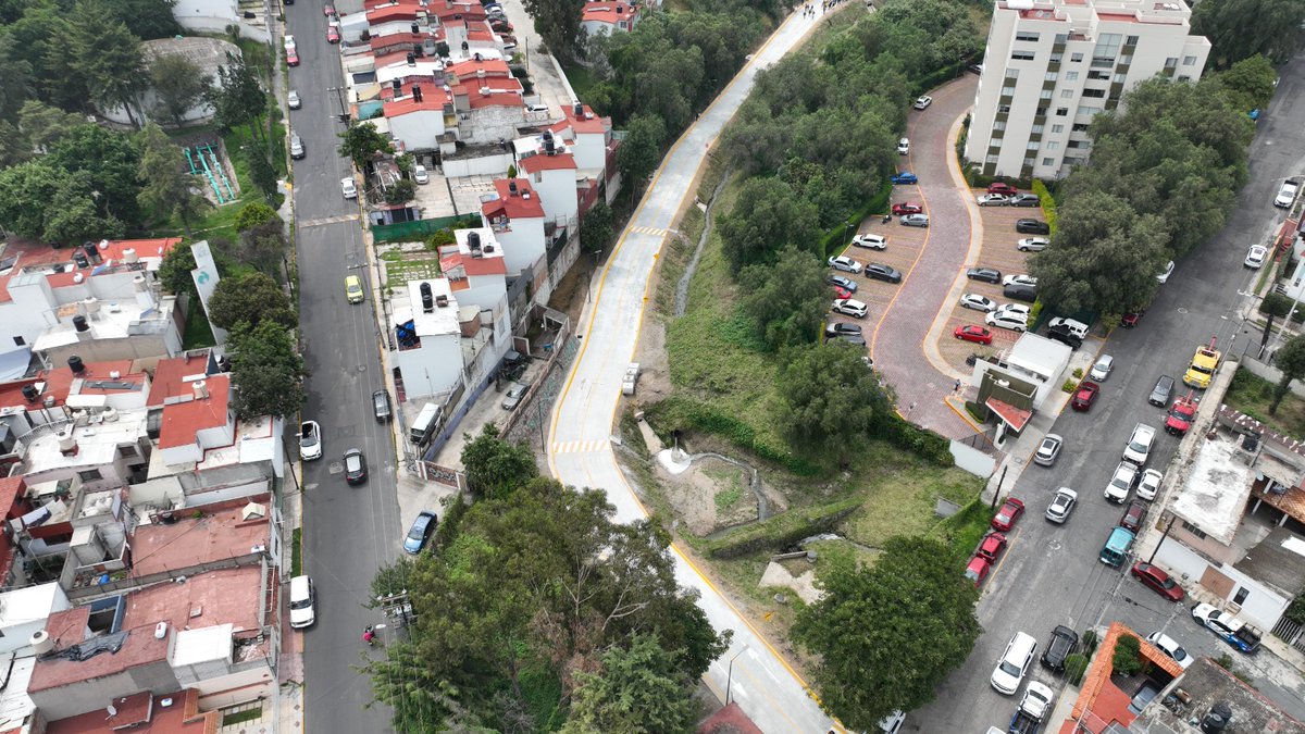 Pedro_RVillegas's tweet photo. Me dio mucho gusto entregar la rehabilitación de la calle Fresnos, una obra que mejora una vialidad importante para muchas comunidades de Atizapán. https://t.co/OOXTpRf1Qy