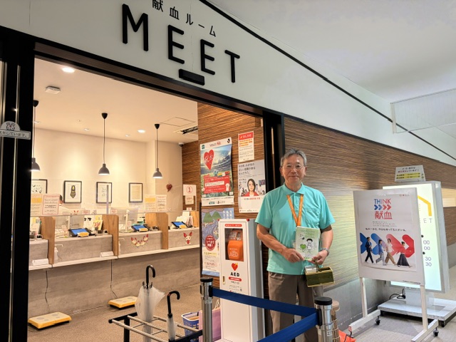 kenketsumito's tweet photo. ＃献血ルームMEET　です！
【骨髄バンクドナー登録会】を実施中🍀
実は、献血ルームでドナー登録が出来ます！
今日は説明員さんがいます◎気になることがあればその場で相談できますので、ぜひ足をお運びください😊
お時間がある方は献血も一緒にお願いします💫

https://t.co/qhXfxYboc6 https://t.co/7Qa2sxMWdL