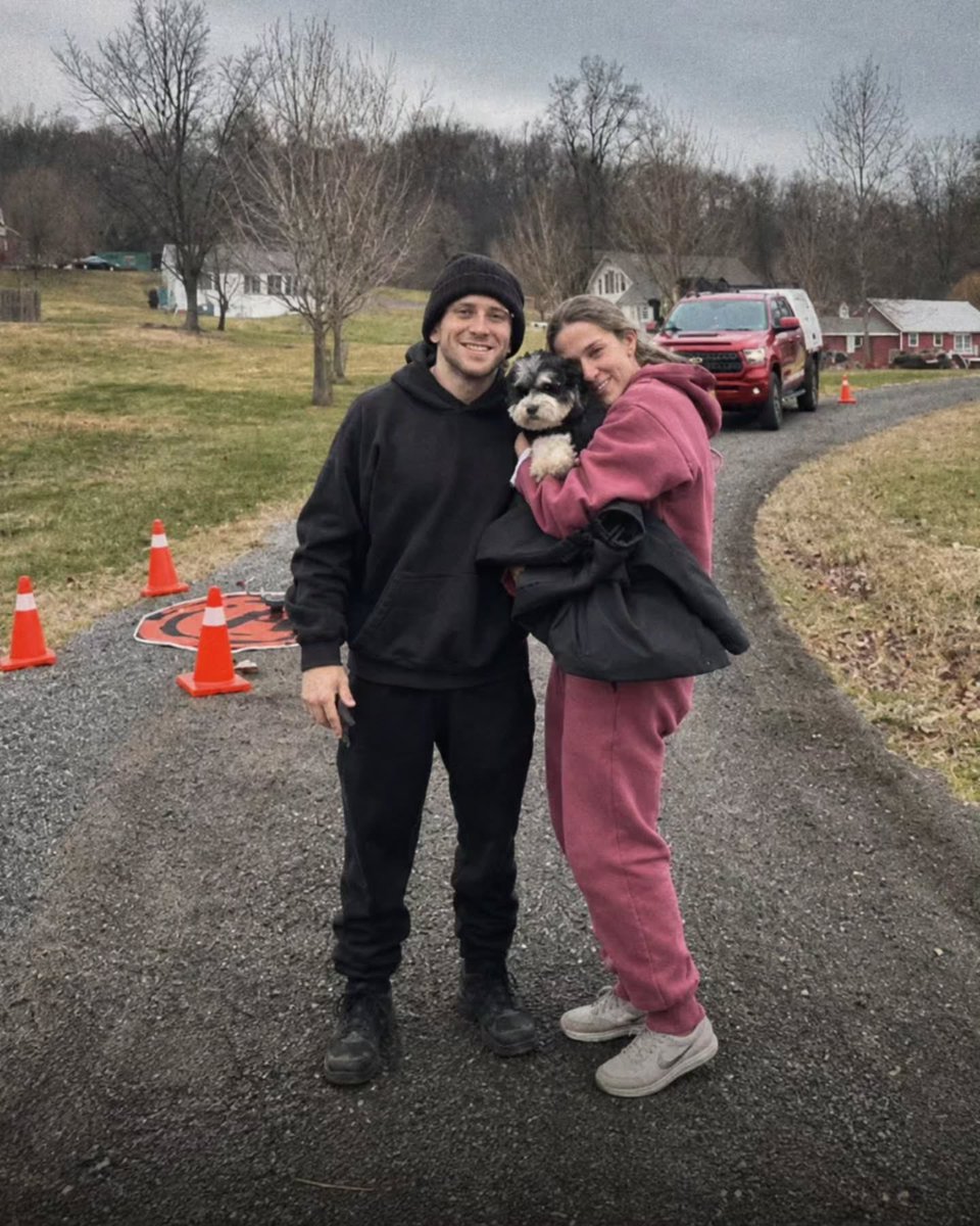 Complex's tweet photo. A man uses drones to find lost pets for free and has reunited 122 of them with their families.

[📸: @usardoneteam ] https://t.co/E3cpIVNLMI