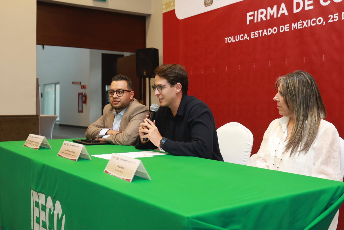 carlosbritolav's tweet photo. Las acciones contra el cambio climático comienzan con información clara y accesible.

Trabajamos para que todos los sectores del Estado de México tengan espacio en los medios públicos.

Firmamos un convenio con el Instituto Estatal de Energía y Cambio Climático (@IEECCedomex) para acercar contenidos sobre medio ambiente, ciencia y cambio climático a las familias mexiquenses.

#MexiquenseTV #EdoMéx #MedioAmbiente #IEECC