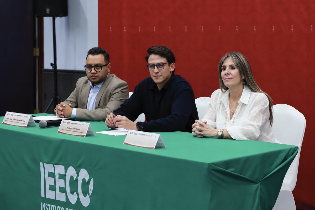carlosbritolav's tweet photo. Las acciones contra el cambio climático comienzan con información clara y accesible.

Trabajamos para que todos los sectores del Estado de México tengan espacio en los medios públicos.

Firmamos un convenio con el Instituto Estatal de Energía y Cambio Climático (@IEECCedomex) para acercar contenidos sobre medio ambiente, ciencia y cambio climático a las familias mexiquenses.

#MexiquenseTV #EdoMéx #MedioAmbiente #IEECC