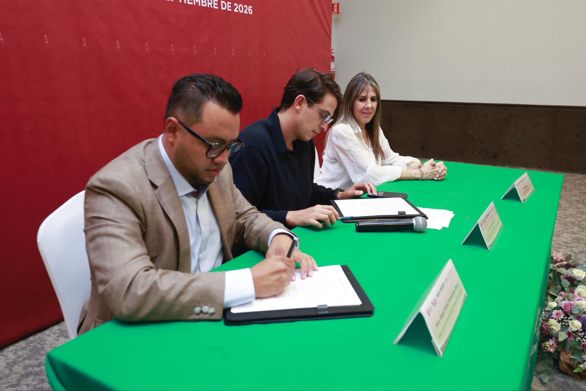 carlosbritolav's tweet photo. Las acciones contra el cambio climático comienzan con información clara y accesible.

Trabajamos para que todos los sectores del Estado de México tengan espacio en los medios públicos.

Firmamos un convenio con el Instituto Estatal de Energía y Cambio Climático (@IEECCedomex) para acercar contenidos sobre medio ambiente, ciencia y cambio climático a las familias mexiquenses.

#MexiquenseTV #EdoMéx #MedioAmbiente #IEECC