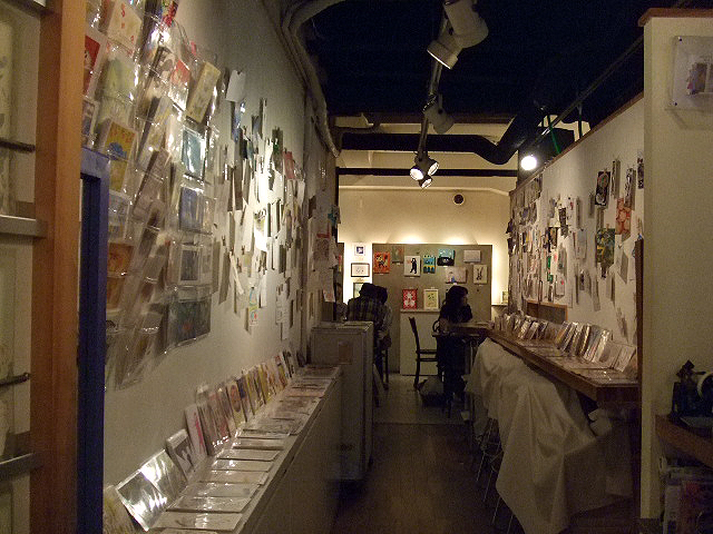 PeaceCardKansai's tweet photo. ピースカード関西のスタート地点は２０１２年で、大阪のギャラリーThe 14th. MOONさんからでした。
「ピースカードってどんな展になるのかな？」とワクワクした気持ちでの初開催でした。
懐かしいですね！

https://t.co/fJFdbOjlNr

どの土地でのピースカードも思い出いっぱいです

#ピースカード奈良 https://t.co/TyLMm150gy