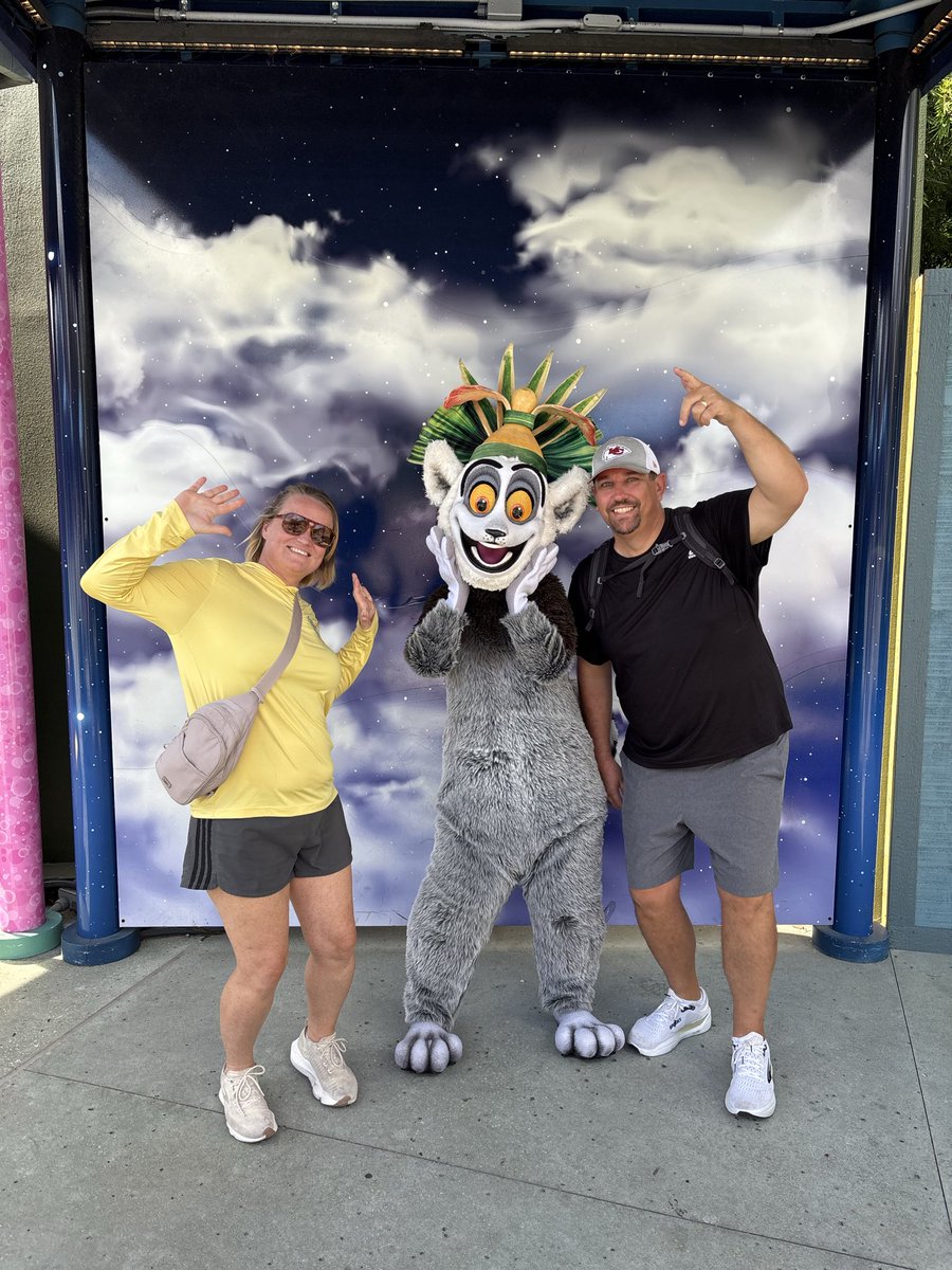 8pointspergame's tweet photo. @UniversalORL  wife and I celebrated 25 years today at islands of adventure and universal studios!  Other than losing my prescription sunglasses on Hagrids, we had an awesome time!! https://t.co/Bbx2RMOapl