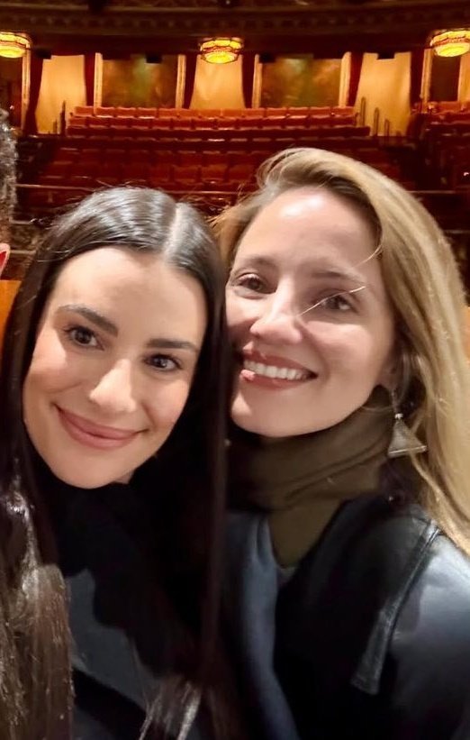 folkdaiisy's tweet photo. dianna agron só amou uma mulher na vida, e essa mulher nunca foi a taylor. https://t.co/YuhlRwll1x