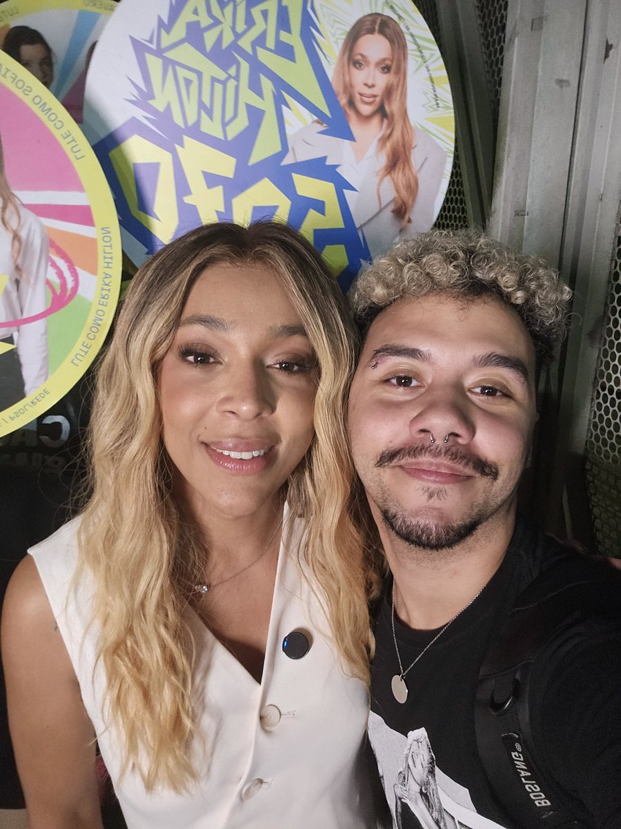 blonde_ndumb's tweet photo. Fui para a faculdade hoje e terminei o dia tirando foto com o Guilherme Cortez e a Erika Hilton, é amgs hoje eu venci 🙌🏻 https://t.co/7uwIYyq3ml